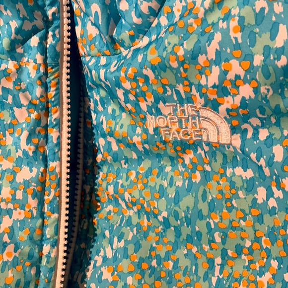 Super cute turquoise reversible Northface puffer jacket - Picture 2 of 6
